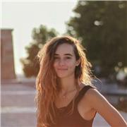 Me adapto a mis alumnos y hago las clases de forma que quieran seguir, a través de las canciones y el aprendizaje práctico